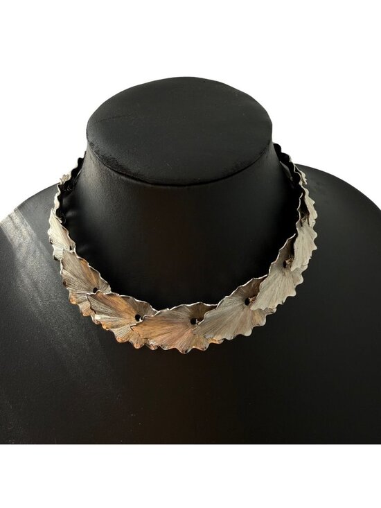 Napier Jewelry - Vintage Napier Bib Necklace Textured Leaf Choker Statement Signed Silver Tone